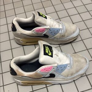 Nike Air Max Sneakers Womens 9.5 with Multicolor Accents